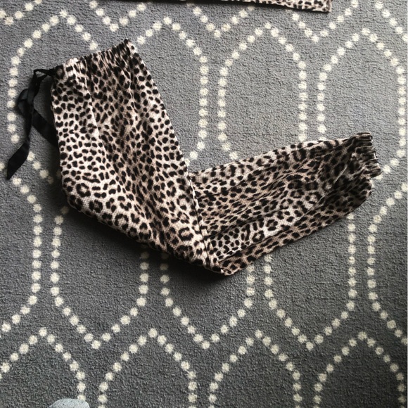 (Betsey Johnson) Leopard Cheetah Animal Print 2-Piece Pajama Set - MEDIUM - Picture 3 of 9